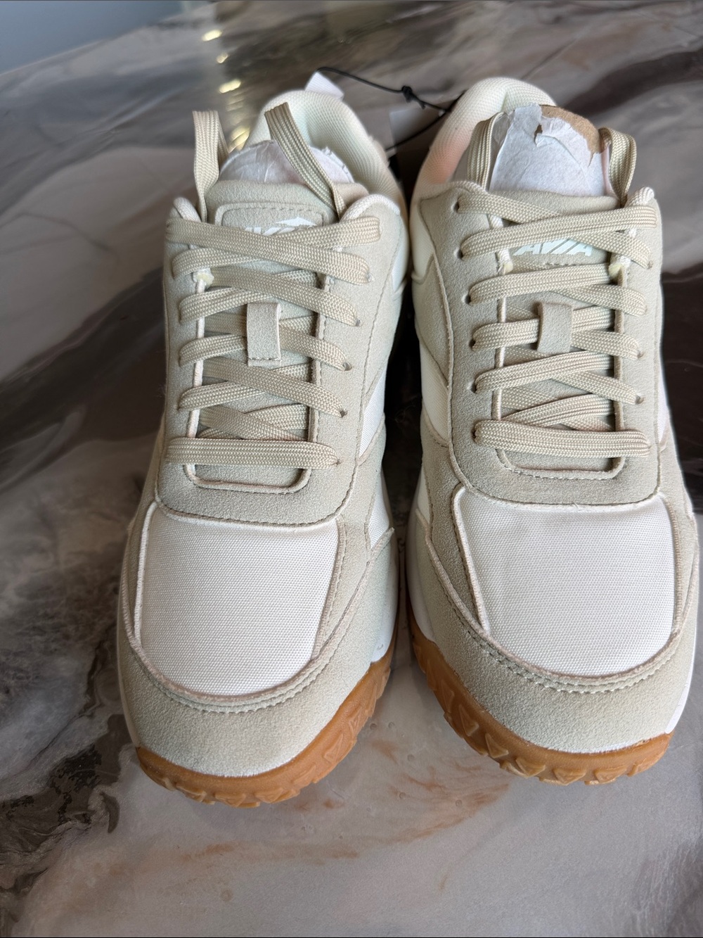 Avia Men’s Sneakers Size 10 Beige Cream Gum Sole Casual Athletic Shoes New